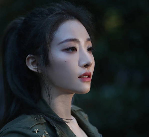 恋情|两大男团爱豆恋情相继曝光，喻言成立工作室，三大限定团怎么了？