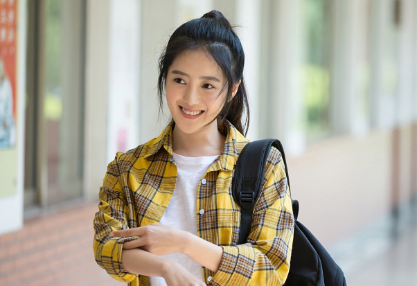 恋情|两大男团爱豆恋情相继曝光，喻言成立工作室，三大限定团怎么了？