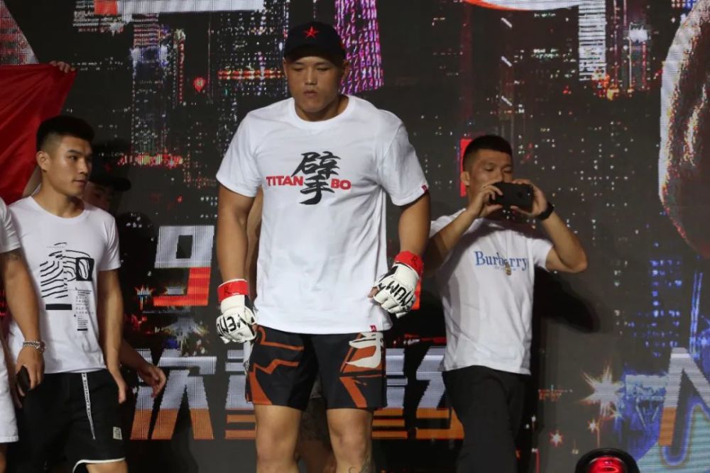 锐力搏冠军赛演绎焦点大战,刘文擘pk巴西猛男引爆全场