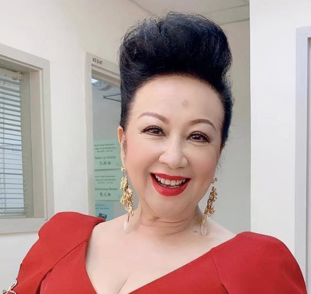 70岁薛家燕宣布不再结婚小17岁男友身份神秘双方感情稳定