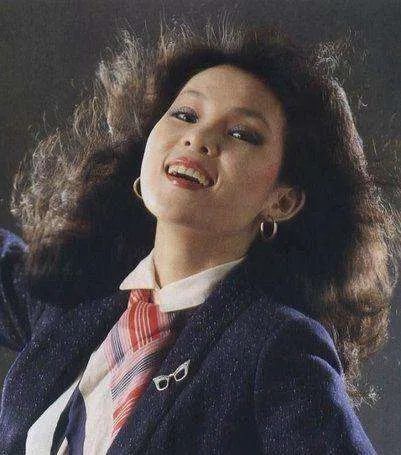 蔡康永称她"古墓派"歌后,李宗盛对她倾心,黄莺莺一生何其风光_腾讯