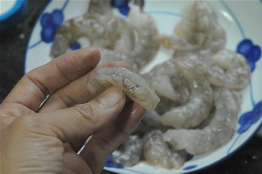 冰冻虾,别直接下锅!多加这"1步",鲜嫩又不腥,美味吃不够!