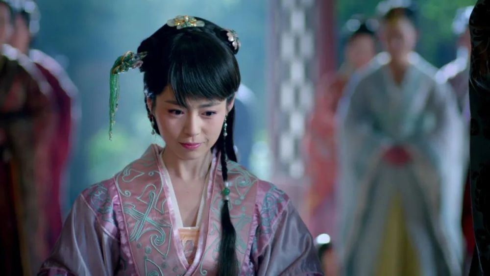 2016年还搭档吴亦凡出演电影《夏有乔木雅望天堂》里面的舒雅忘,但是