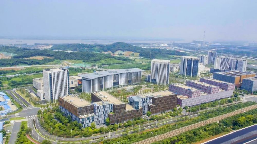 智谷大道驶向紫东新场景