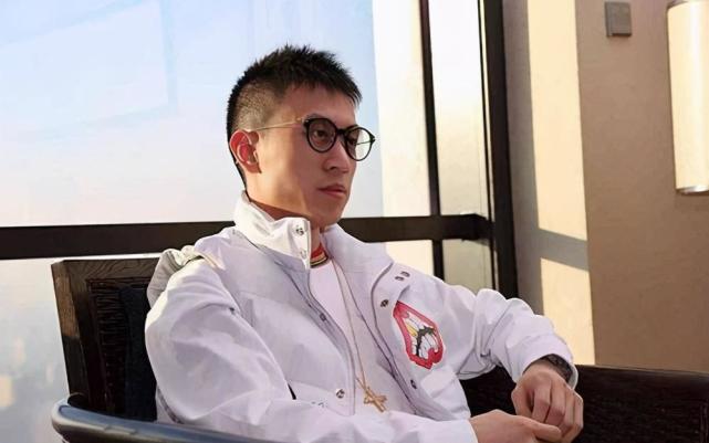 当年玩天龙八部消费5300万的"风中追风"是他,后来充值上亿,带领"