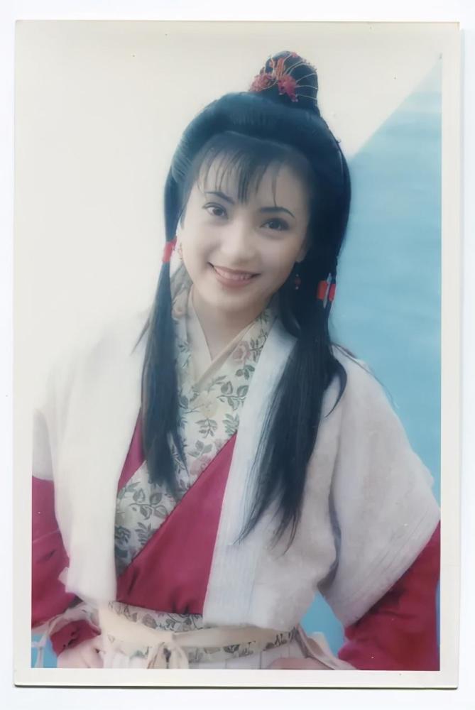 神雕侠侣中最美郭芙下巴尖得认不出至今50岁仍单身