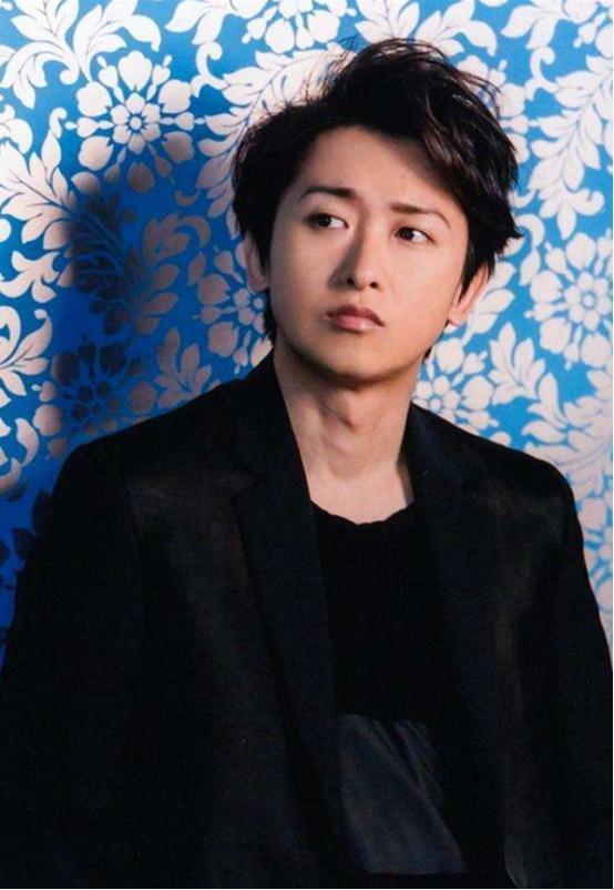 岚队长大野智被曝恋情 与小10岁单亲妈妈交往7年 婚后计划移民 腾讯新闻