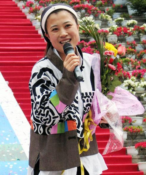 丁小满罕晒近照扎马尾干净利落被赞刘老根最漂亮女人