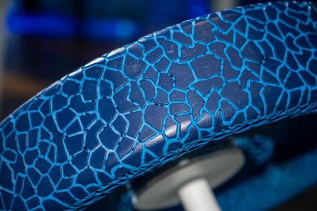 【进博尖货】轮胎也疯狂,米其林带来蓝色蜂巢状概念轮胎,2024年可用上