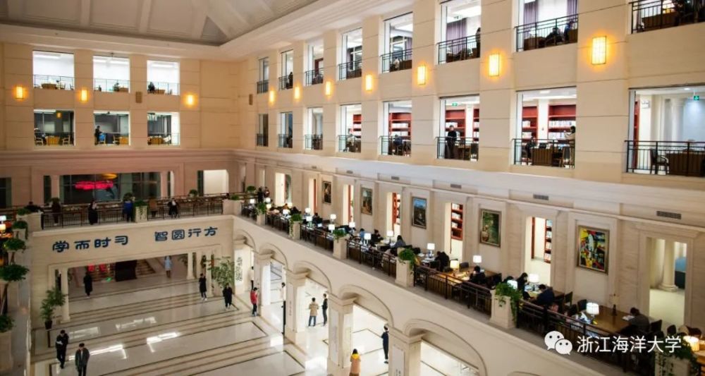 找寻你所需要的在书海遨游进入知识的海洋进入图书馆再进行新一轮的