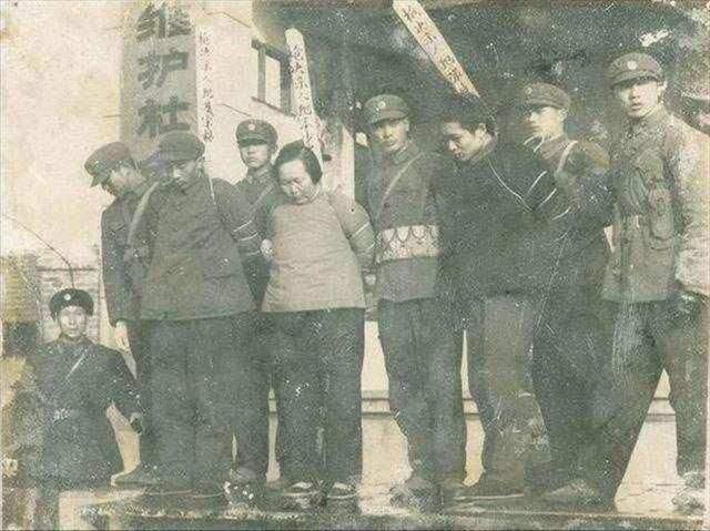 成也萧何败也萧何的汤兰英最终被情夫告发