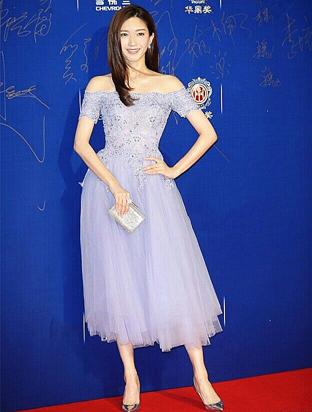 江疏影|江疏影下班图令人惊艳，网友搞笑编故事，为啥此前造型屡遭吐槽？