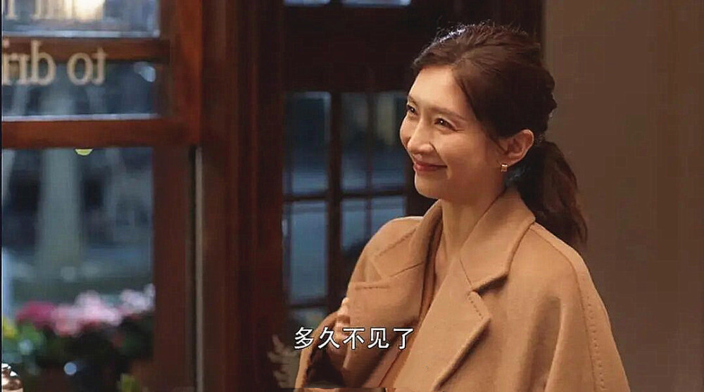 江疏影|江疏影下班图令人惊艳，网友搞笑编故事，为啥此前造型屡遭吐槽？