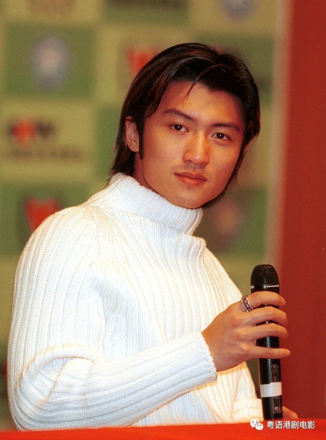 谢霆锋重塑廿年前经典发型发量大减感叹岁月不饶人