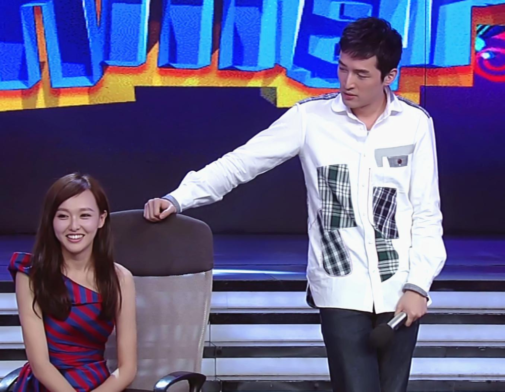 胡歌探班唐嫣现暖心宠溺眼,被曝将合体拍导演王家卫新作