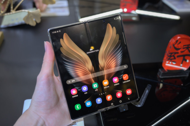 三星发布w21 5g:售价约2万,这或许是最高端的折叠屏手机