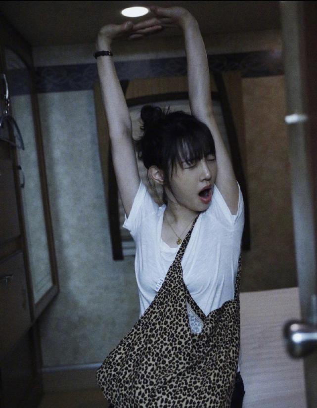 白百何私服衣品依然自带高级感 复古中带点鬼马文艺范 尽显舒适 白百何