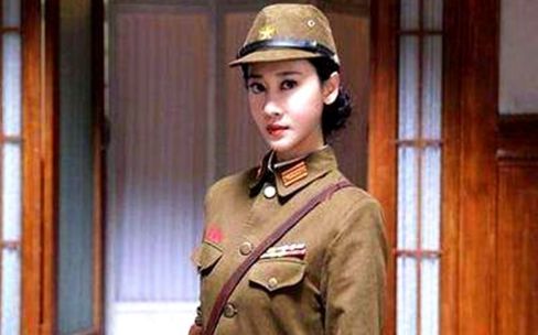 这个日本女人就是大宫静子,大宫静子很小还在读书的时候,就被日本军方