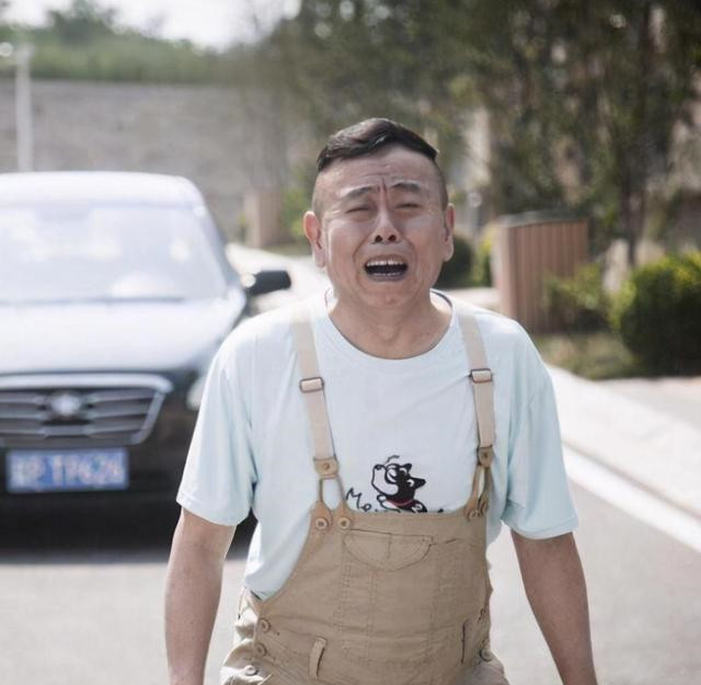 14次上春晚,52岁春晚钉子户被夸冻龄,但很少人知道他名字