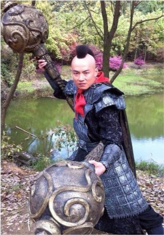 他本是裴元庆转世两锤击败北国第一猛将力大无穷却命丧飞刀阵