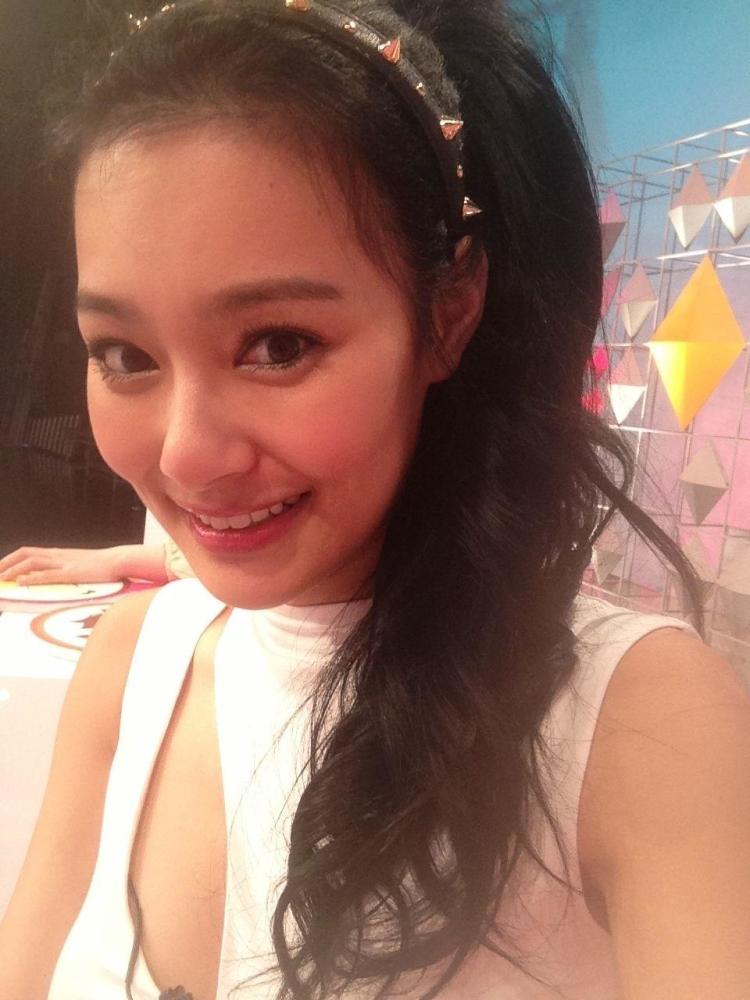 "豪门媳妇"王思佳犀利的回答好残忍_腾讯新闻