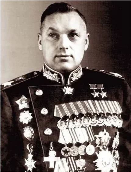 自古名人多风流,这名苏联元帅到底有多少情人,斯大林还曾庇护他