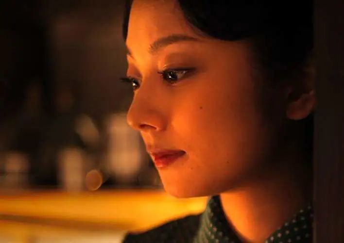 比如最著名的"泽地君江秘书"一角