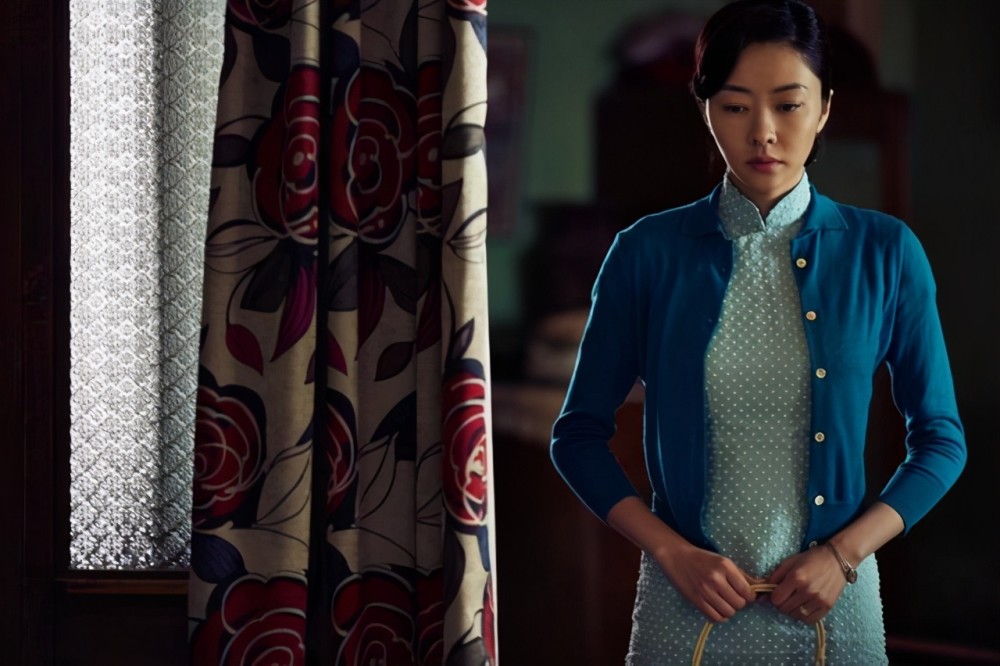 40岁熊黛林再现"叶太太",穿旗袍优雅又矜贵,尽显东方古典美