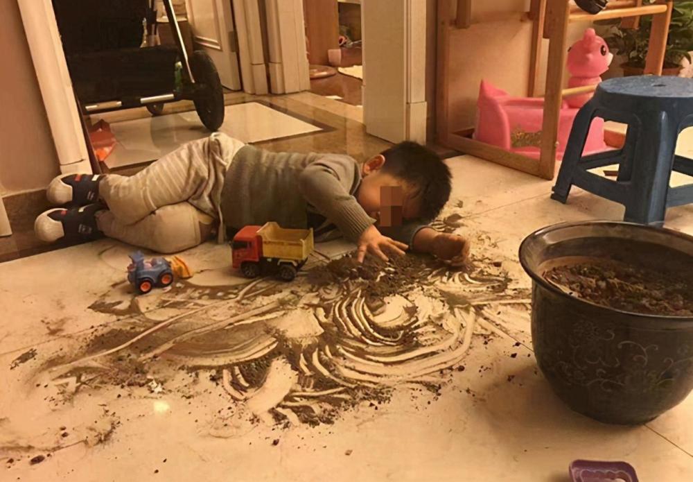 7岁,8岁讨人嫌?2岁的孩子"熊"起来,那才叫"可怕"