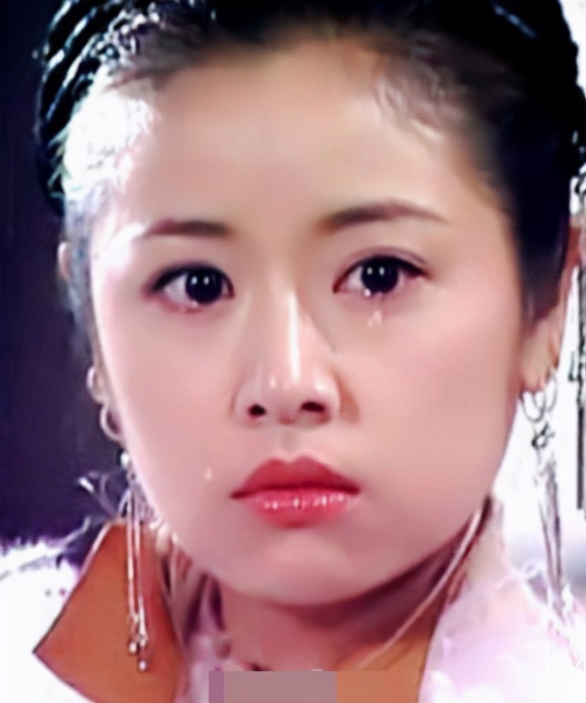 来,见识一下琼瑶要求的"眼睛含泪,眼泪要一粒一粒掉下来"哭戏