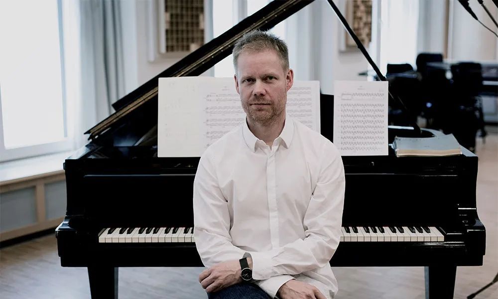 max richter,1966年出生于德国,幼年时移居英国,在爱丁堡的皇家音乐