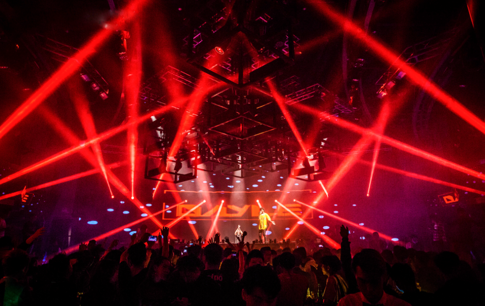 你知道酒吧灯光应该应该如何设计?_腾讯新闻