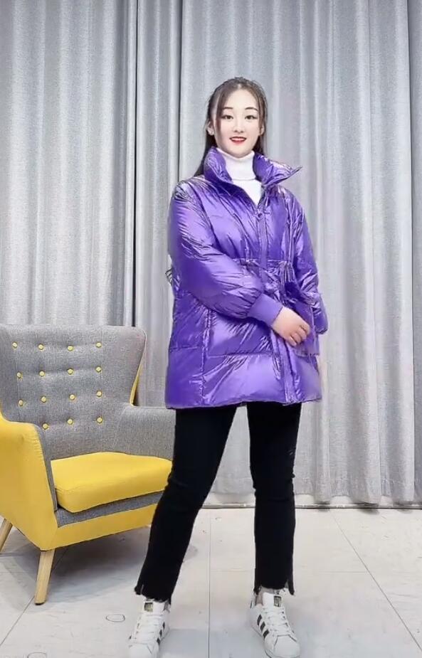 大衣哥儿媳当模特直播带货,被指乡村味太重,腿粗腹部赘肉是硬伤