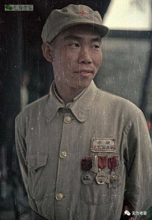 1949年解放軍老照片,十分霸氣,勇往直前