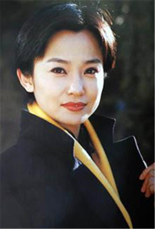 她是中国第一女保镖,曾保护13国总理,下海经商后打拼出上亿身家