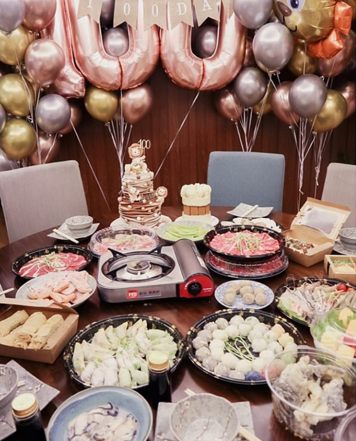 郑嘉颖为二胎办百日宴小儿子正面照曝光萌态十足大名首度公开