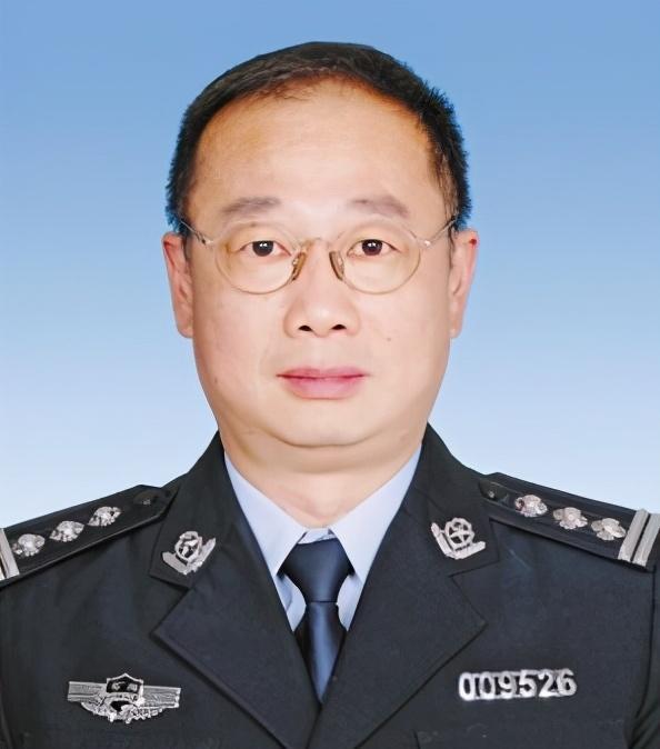 云南一公安局局长落马!到ktv直接点名找"小姐",临走还收取20万