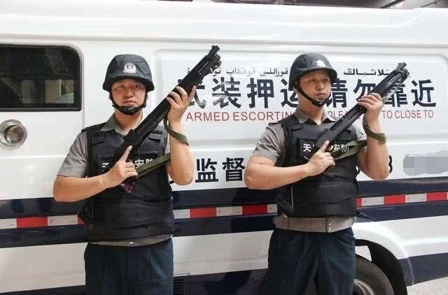 为啥押送银行钞票用霰弹枪押送高空试卷却用步枪
