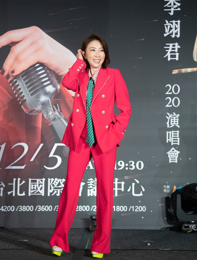 曾因《雨蝶》爆红,却在巅峰期隐退的李翊君,如今演唱会门票一抢而空
