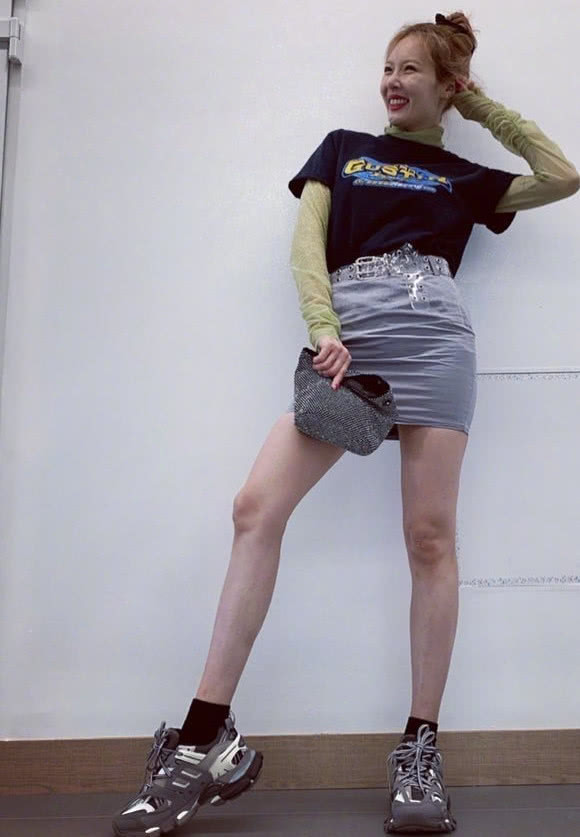 "泫雅裤"火了,快来get:左边是裤子,右边像裙子!