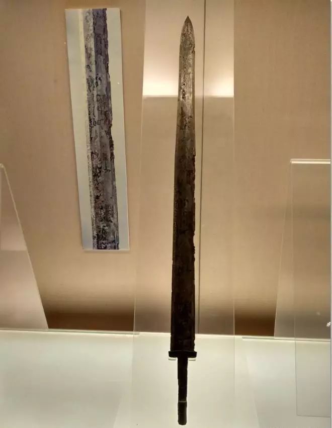 国宝吴王阖闾剑刚出土时寒芒逼人,遭村民哄抢折断成六段,实在太可惜了
