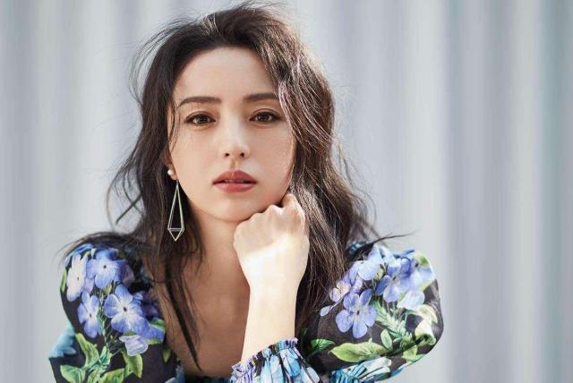 董璇|高云翔带女儿现身董璇亲子餐厅，剃寸头似老了十岁，被顾客误认是餐厅经理