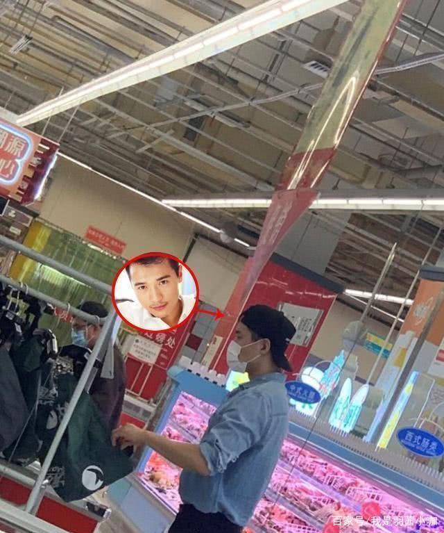 董璇|高云翔带女儿现身董璇亲子餐厅，剃寸头似老了十岁，被顾客误认是餐厅经理