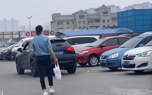 董璇|高云翔带女儿现身董璇亲子餐厅，剃寸头似老了十岁，被顾客误认是餐厅经理