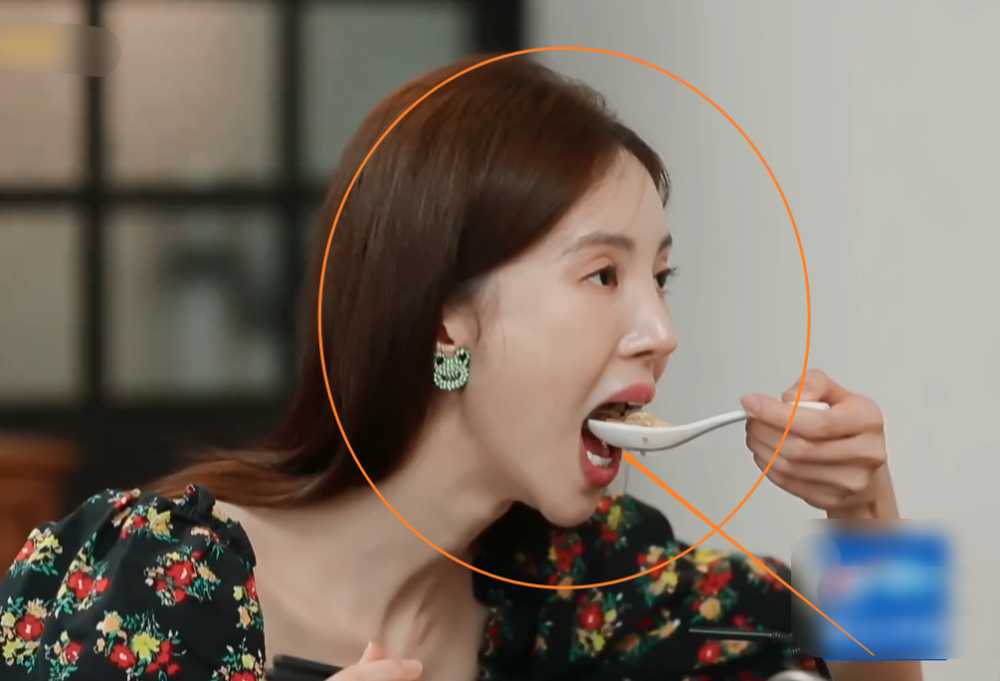 面对大口吃饭的金晨张继科眼神满是宠溺就连称呼也悄悄变了