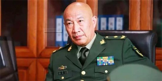 后续出演的角色也都是这种,各种警察局长公安局长.