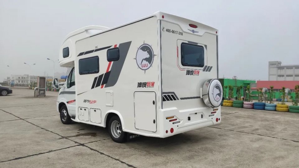 国六依维柯北极熊网红房车周游世界