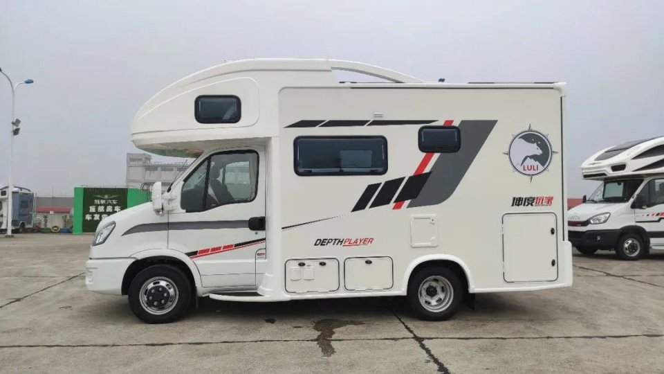 国六依维柯北极熊网红房车周游世界