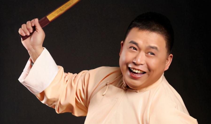 知名主持人小济南突发肺栓塞去世年仅36岁是侯耀文再传弟子