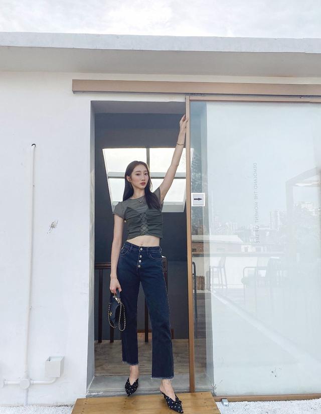 作为舞蹈生,苗条的身材是基本要求,朱瑾慧在身高上本